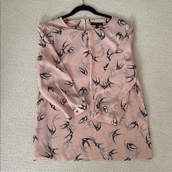 Banana Republic Blush Pink Blouse with Black Pattern - Picture 5 of 6